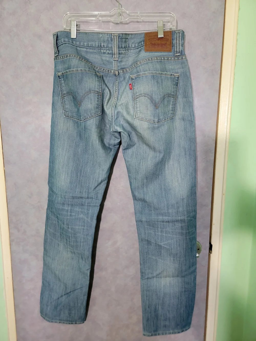 Vntg Levi's 511 Light Blue Men's Straight Jeans - Classic Back Pocket Style